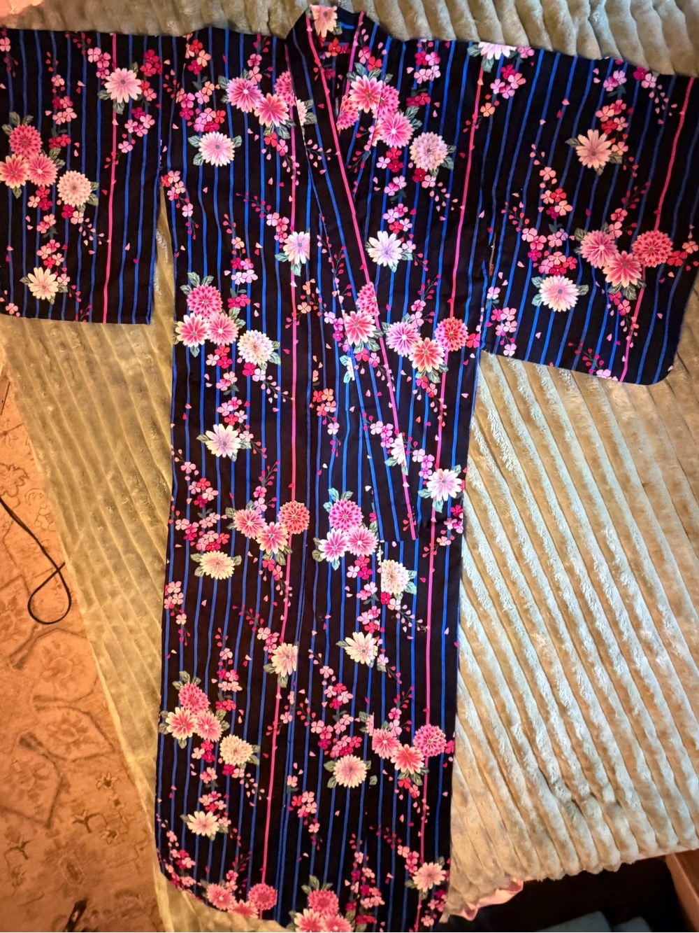 Men’s Stripe Kimono with glitter floral pattern in Navy and Pink